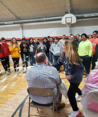 Sarah pies Mr. Johansen